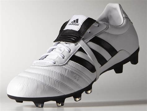 Weiße adidas Fußballschuhe 